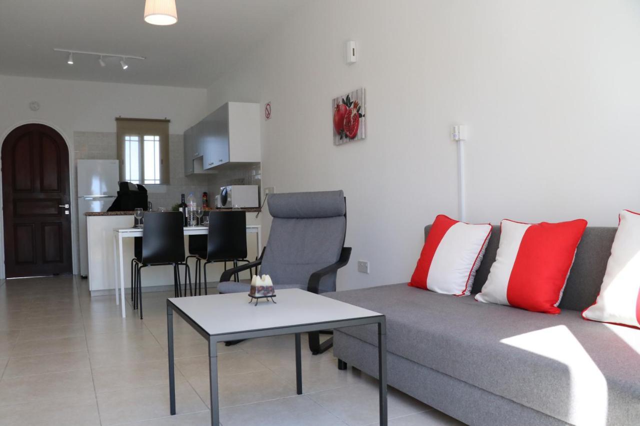 Cyking 2 Bed Apartment With Pool & 10 Min To Beach Paphos Esterno foto