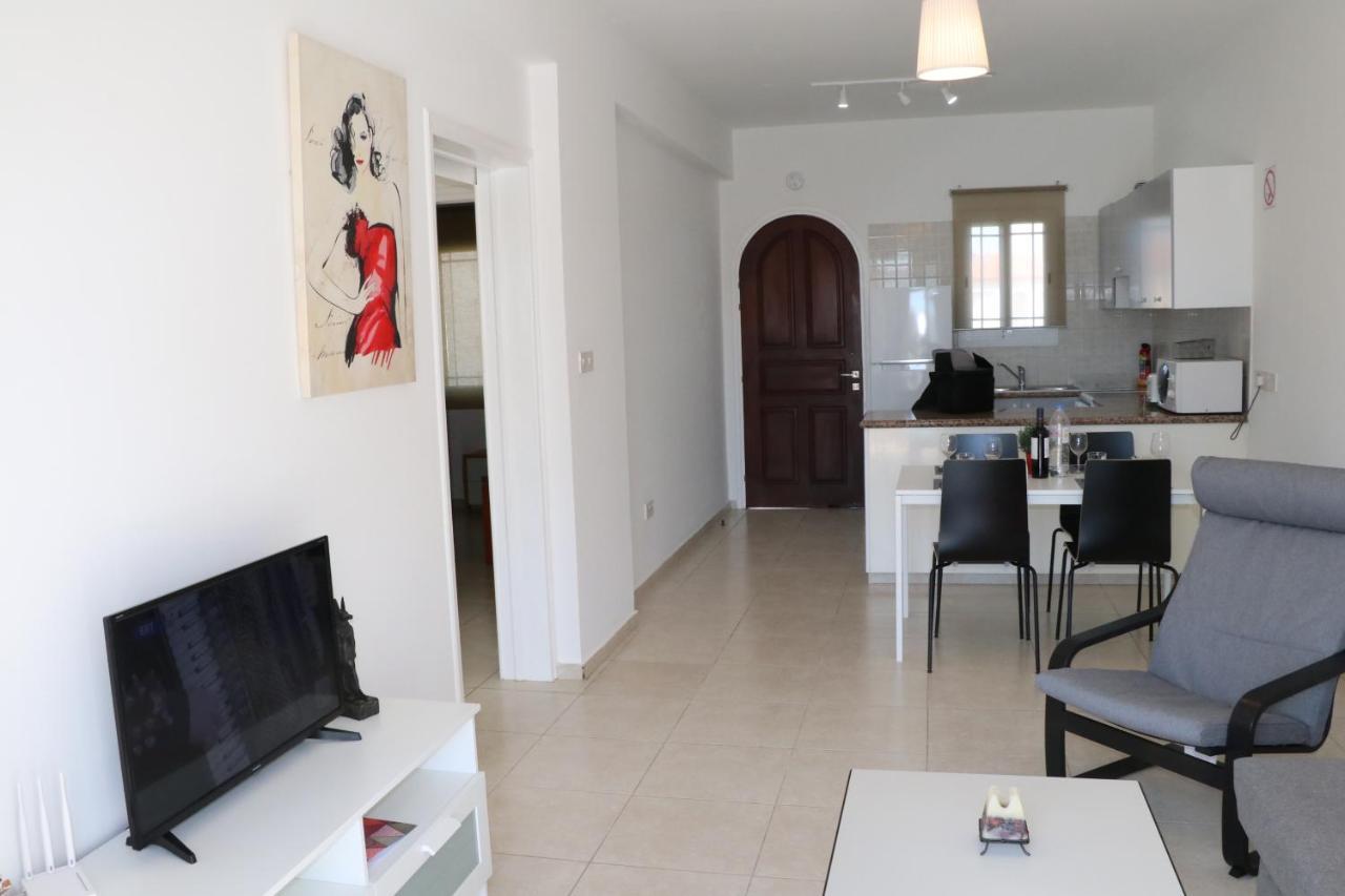 Cyking 2 Bed Apartment With Pool & 10 Min To Beach Paphos Esterno foto